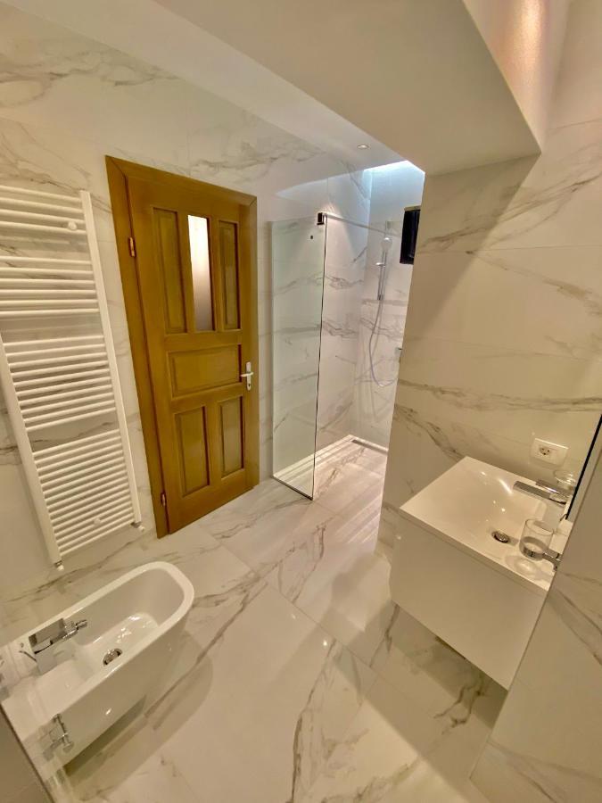 Appartement Blancris Boutique à Braşov Extérieur photo