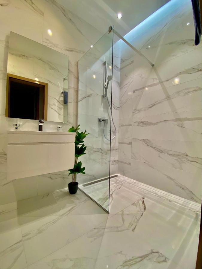Appartement Blancris Boutique à Braşov Extérieur photo