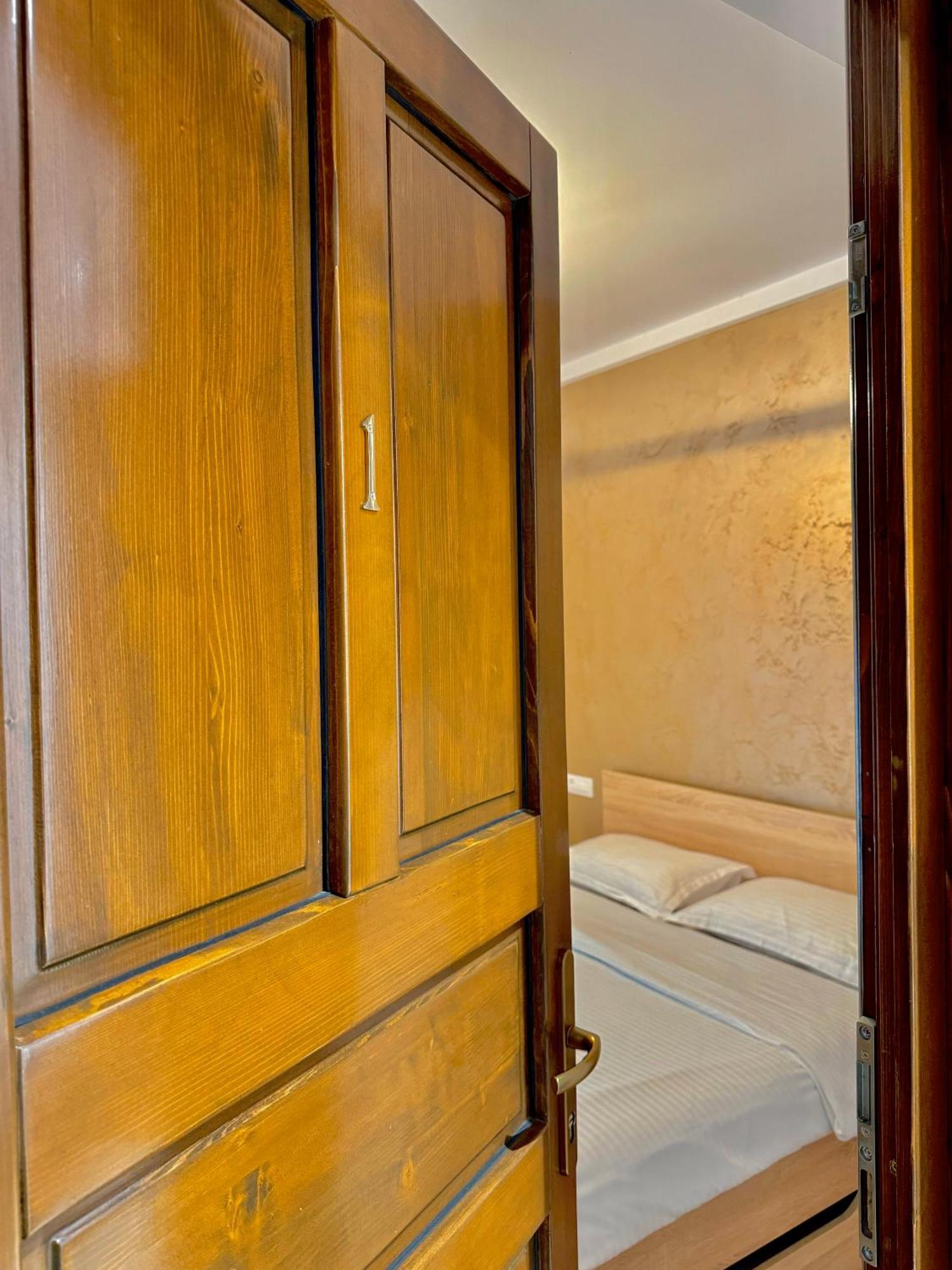 Appartement Blancris Boutique à Braşov Extérieur photo