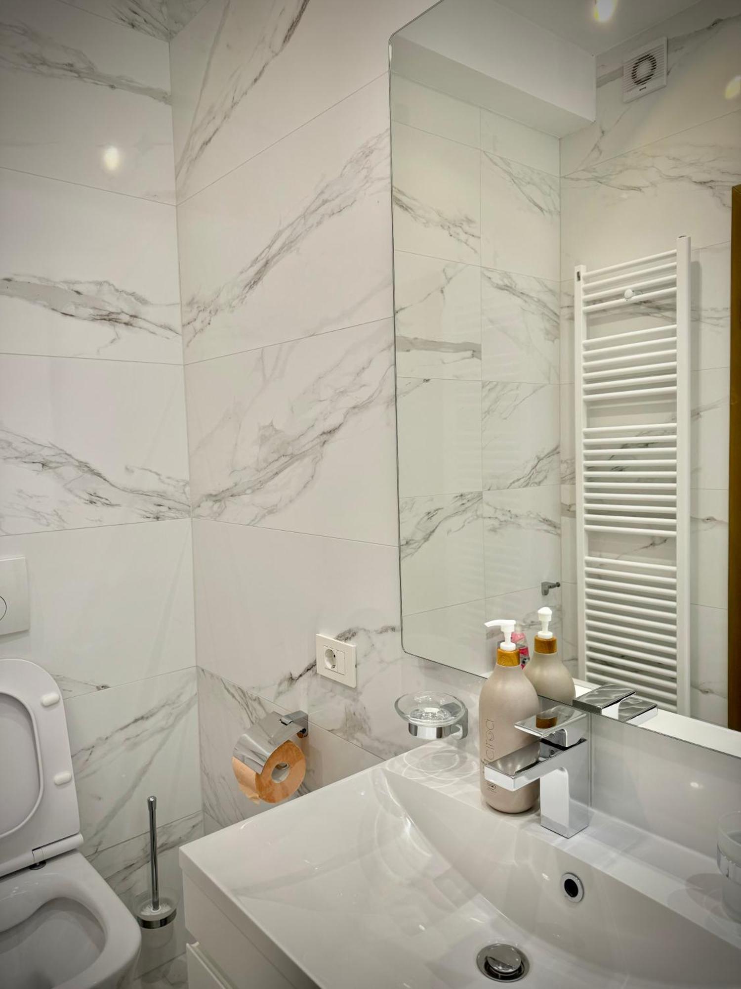 Appartement Blancris Boutique à Braşov Extérieur photo