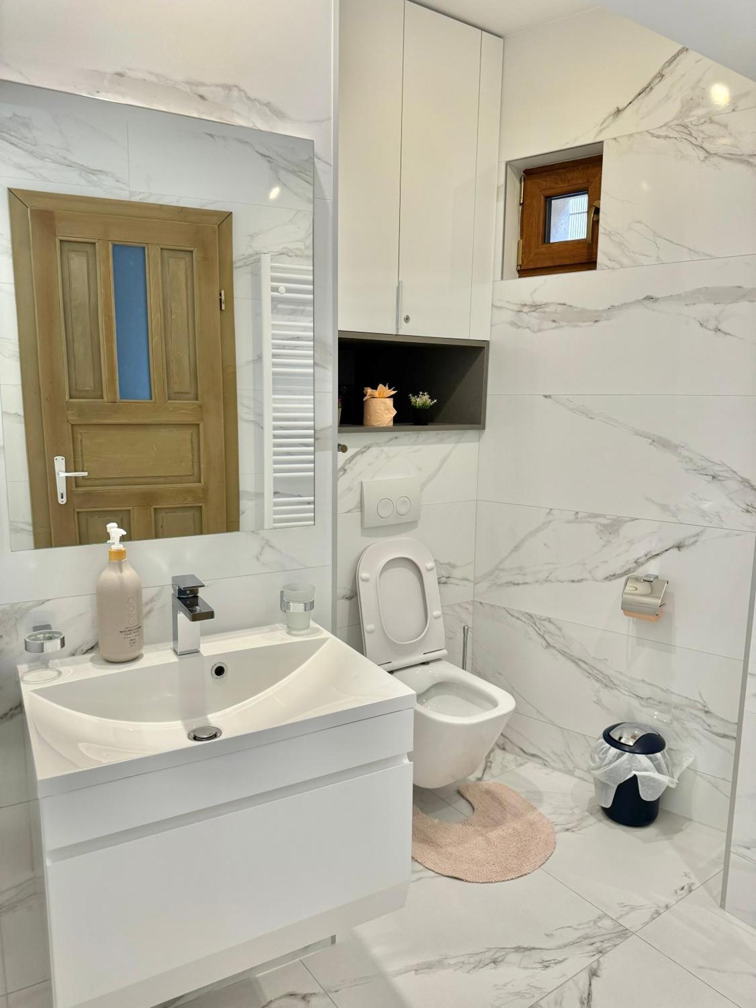 Appartement Blancris Boutique à Braşov Extérieur photo