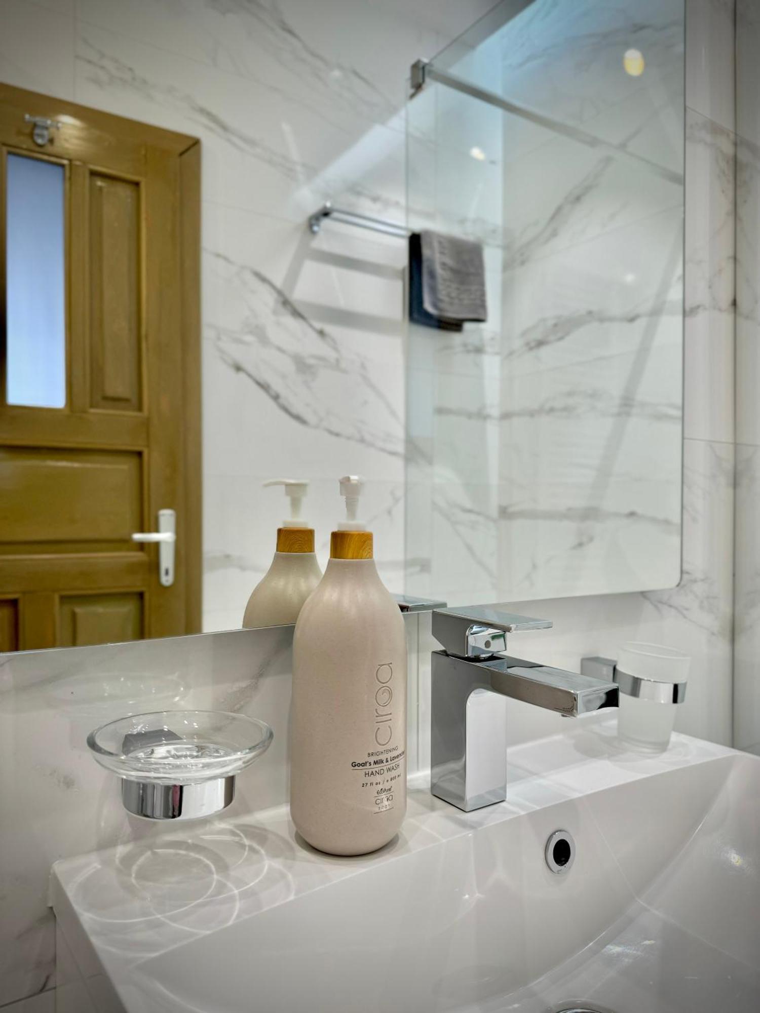 Appartement Blancris Boutique à Braşov Extérieur photo
