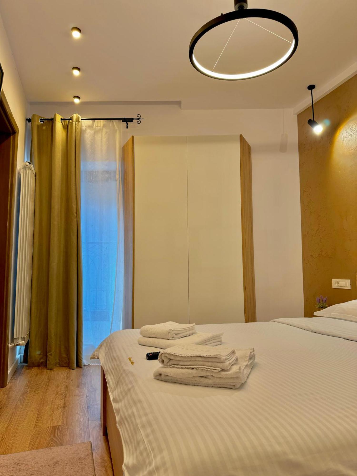 Appartement Blancris Boutique à Braşov Extérieur photo
