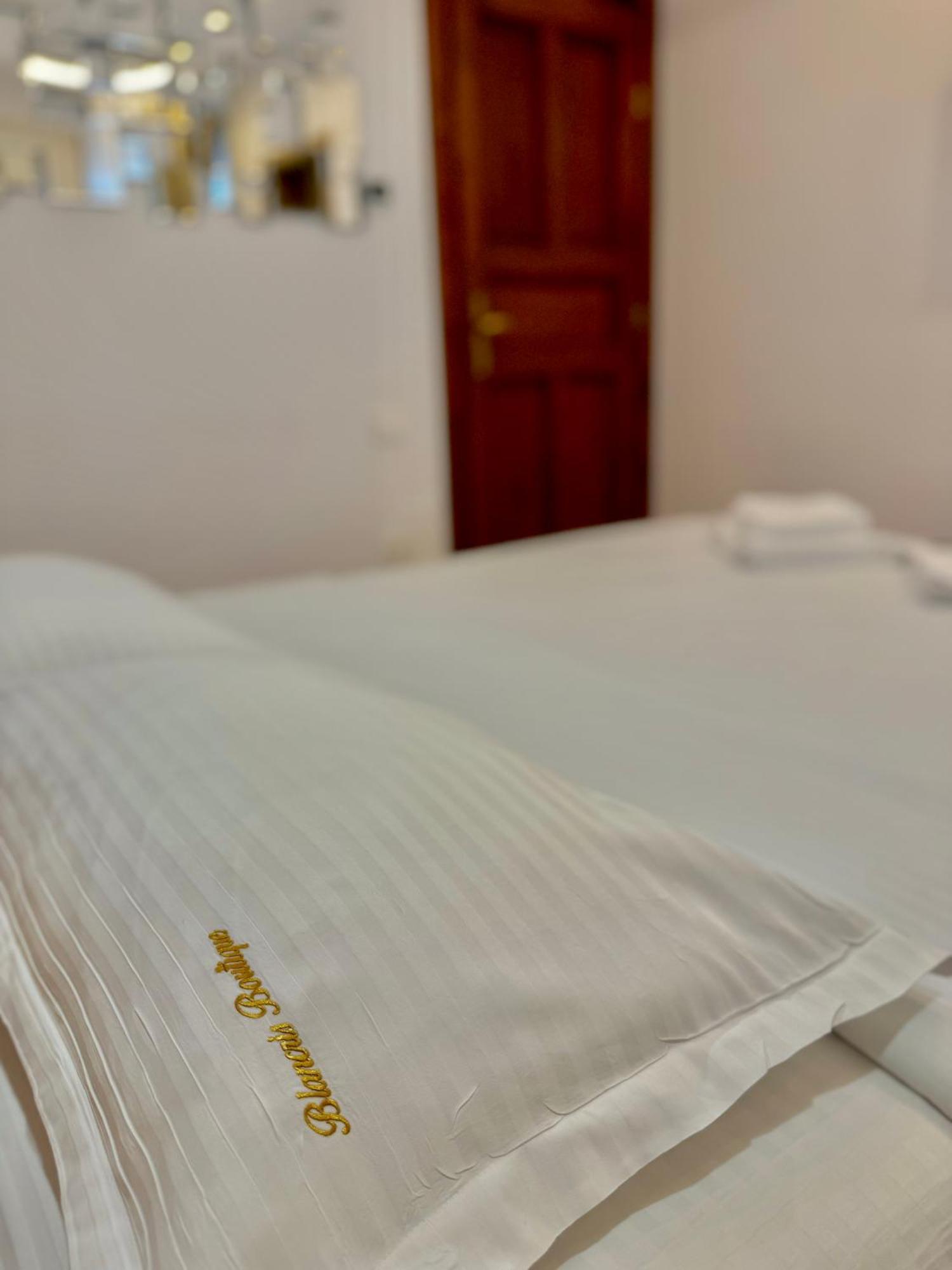 Appartement Blancris Boutique à Braşov Extérieur photo